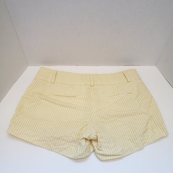 Women’s Banana Republic Shorts - Picture 2 of 7
